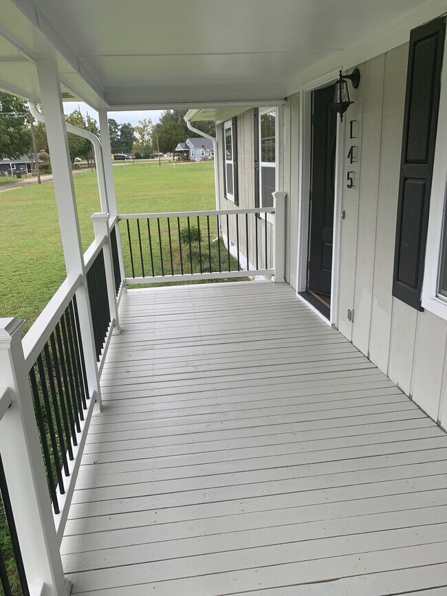 Foto del edificio - 145 Sally Hill Cir