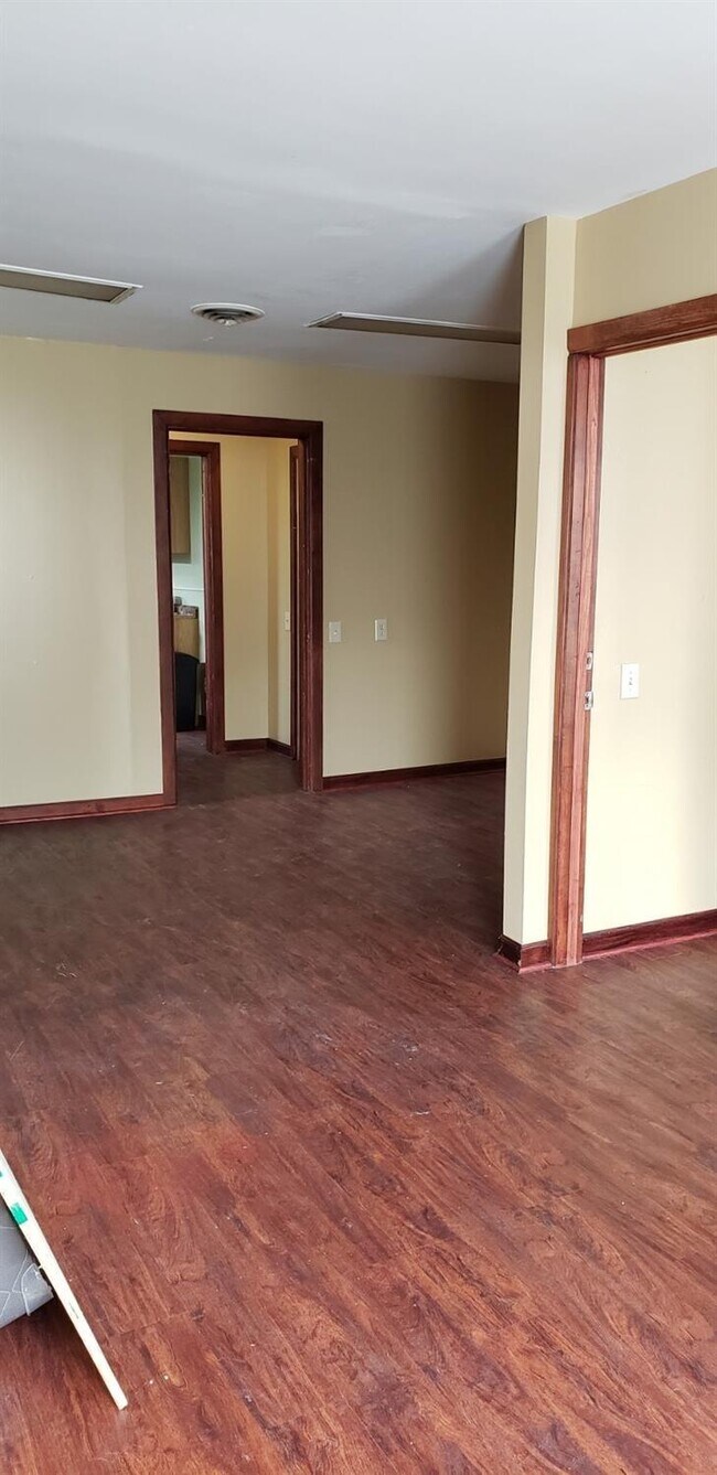 Building Photo - 3.00 bedroom in Oneonta NY 13820