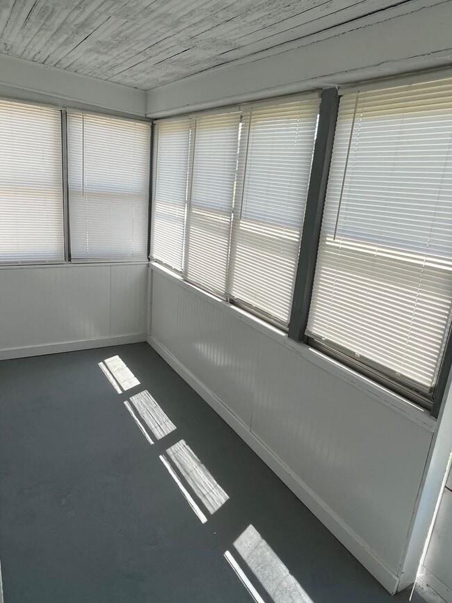 Foto del edificio - 1 1/2 story 2 Bedroom home!!