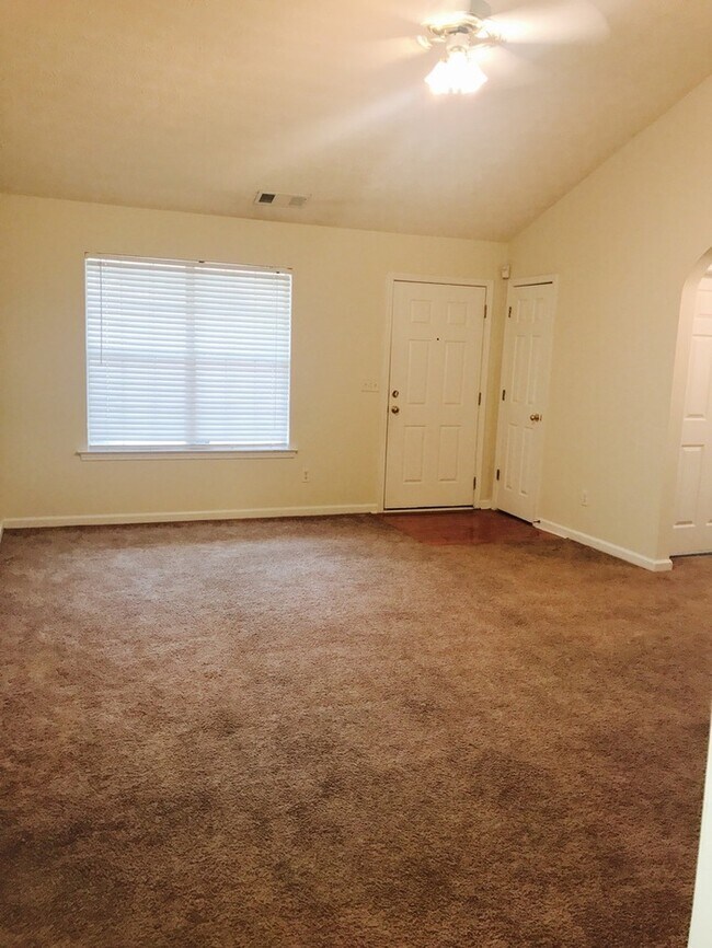 Foto del edificio - 2899 Stone Creek Dr