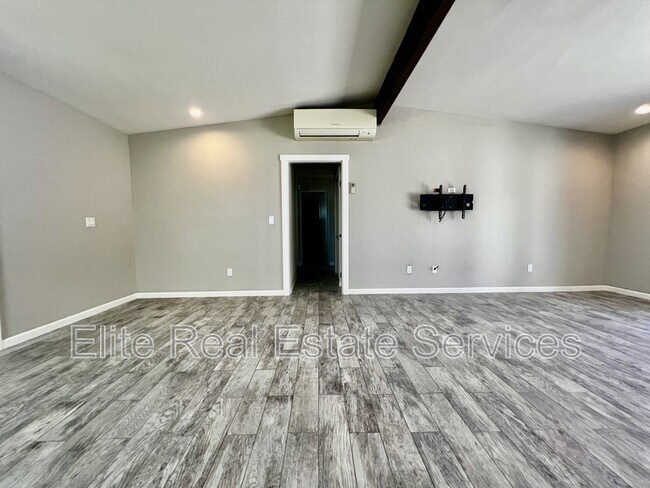 Foto del edificio - 1012 Barrett Ave