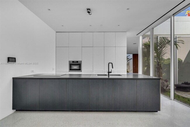 Foto del edificio - 1665 Alton Rd