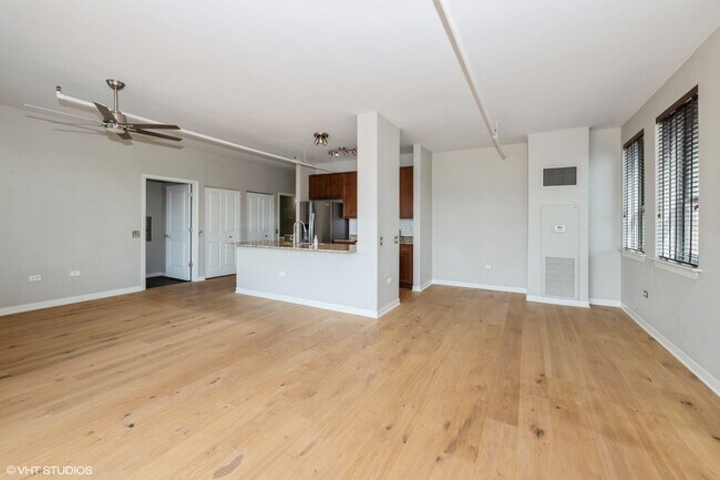 Foto del edificio - 511 W Division St