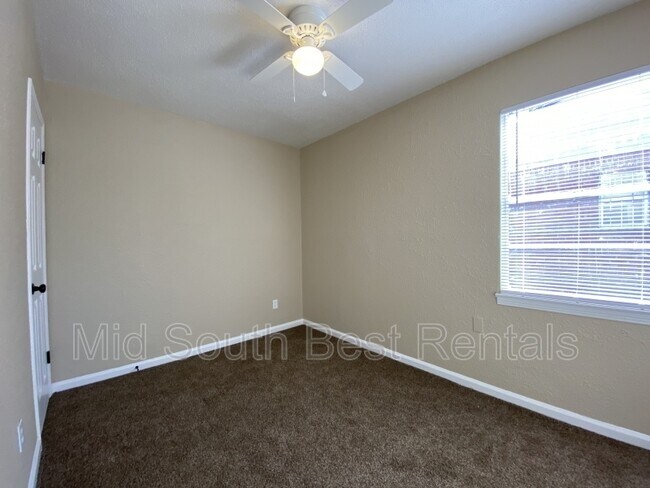 Foto del edificio - 4428 Sunny View Dr