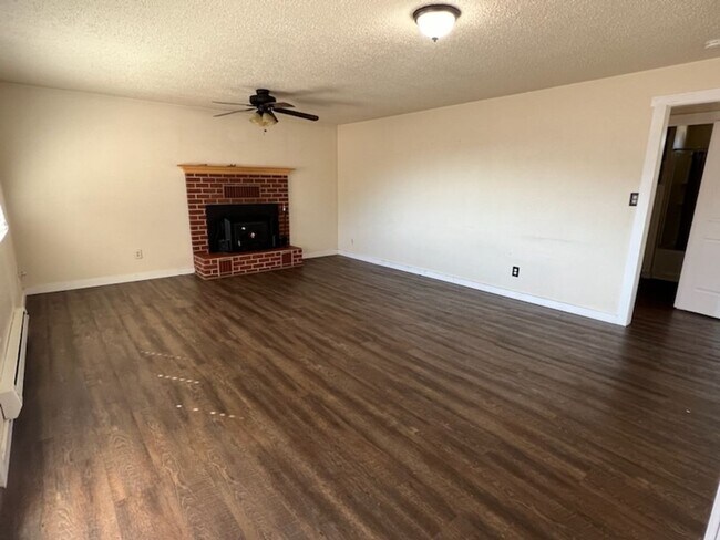 Building Photo - LOCATED IN ENTIAT! Cute 2 bed/1 bath home ...