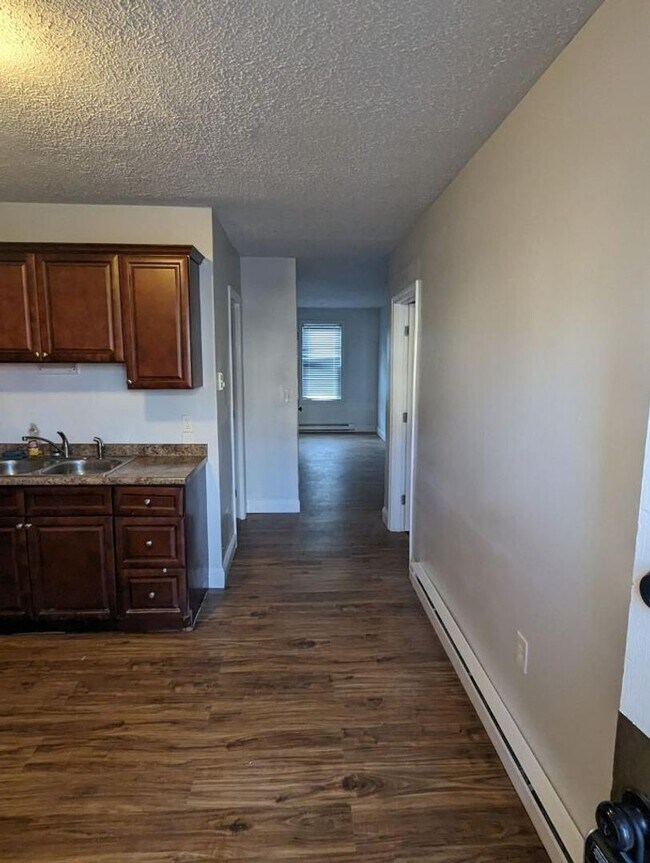 184 Cedar St Unit 184 Cedar St 1, Manchester, NH 03103 Room for Rent in Manchester, NH