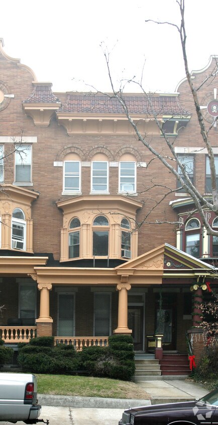 Foto del edificio - 2803 N Calvert St
