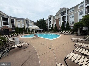 Building Photo - 12945 Centre Park Cir