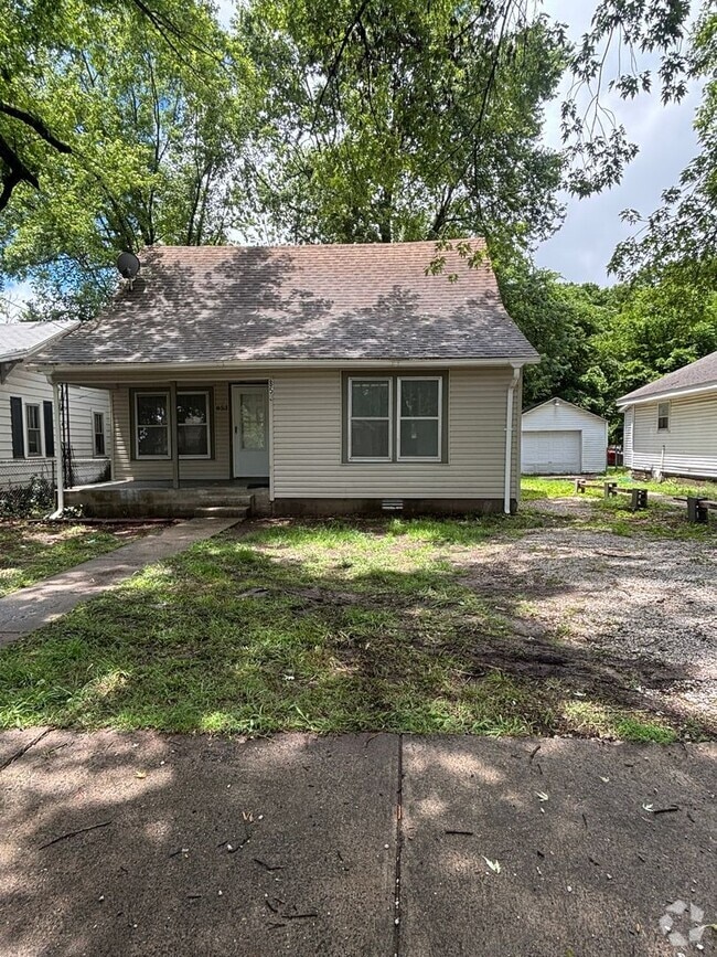Building Photo - 853 S Nettleton Ave