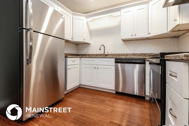 Building Photo - 723 Sunset Dr