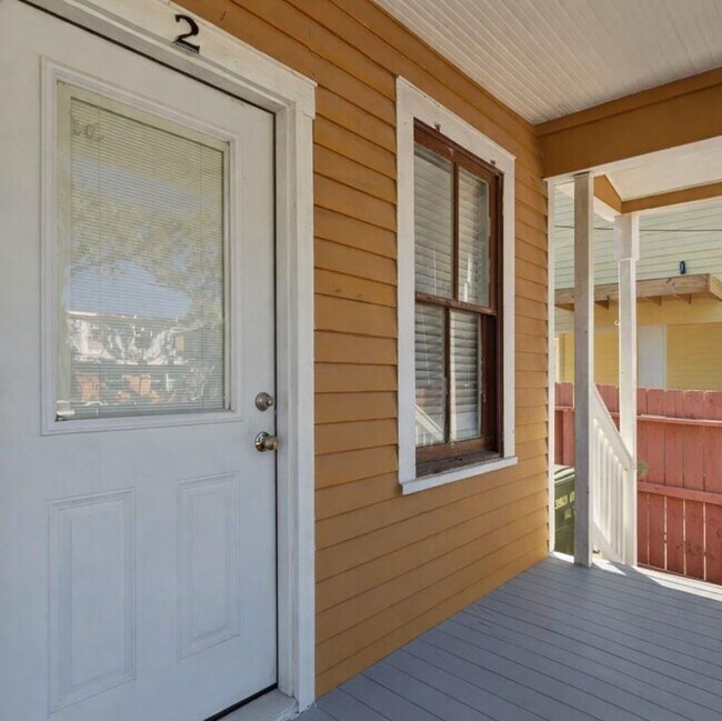 Foto del edificio - Cozy 1-bedroom 1-batn duplex on Galveston Island