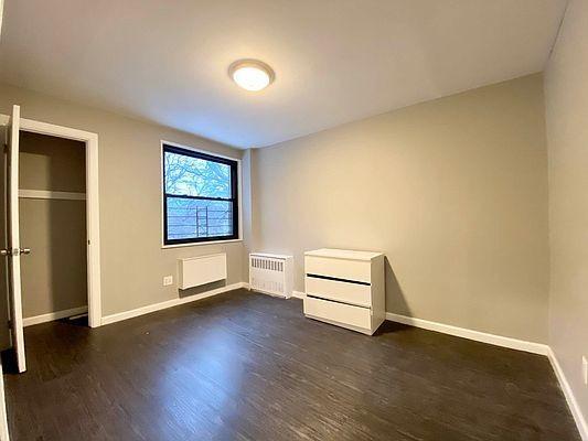 Foto del edificio - 2 bedroom in BRONX NY 10467