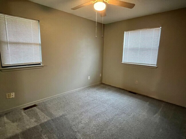 Foto del edificio - Beautiful Remodeled Mustang Home!