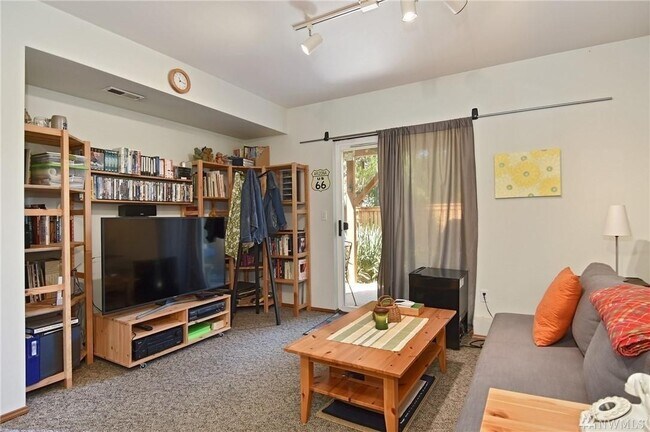 Foto del edificio - Charming Craftsman-Style Home in the Heart...