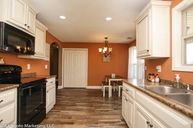 Foto del edificio - Charming 3 Bed, 2 Bath in Perry Home with 1232 Sq Ft - Move-In Ready!