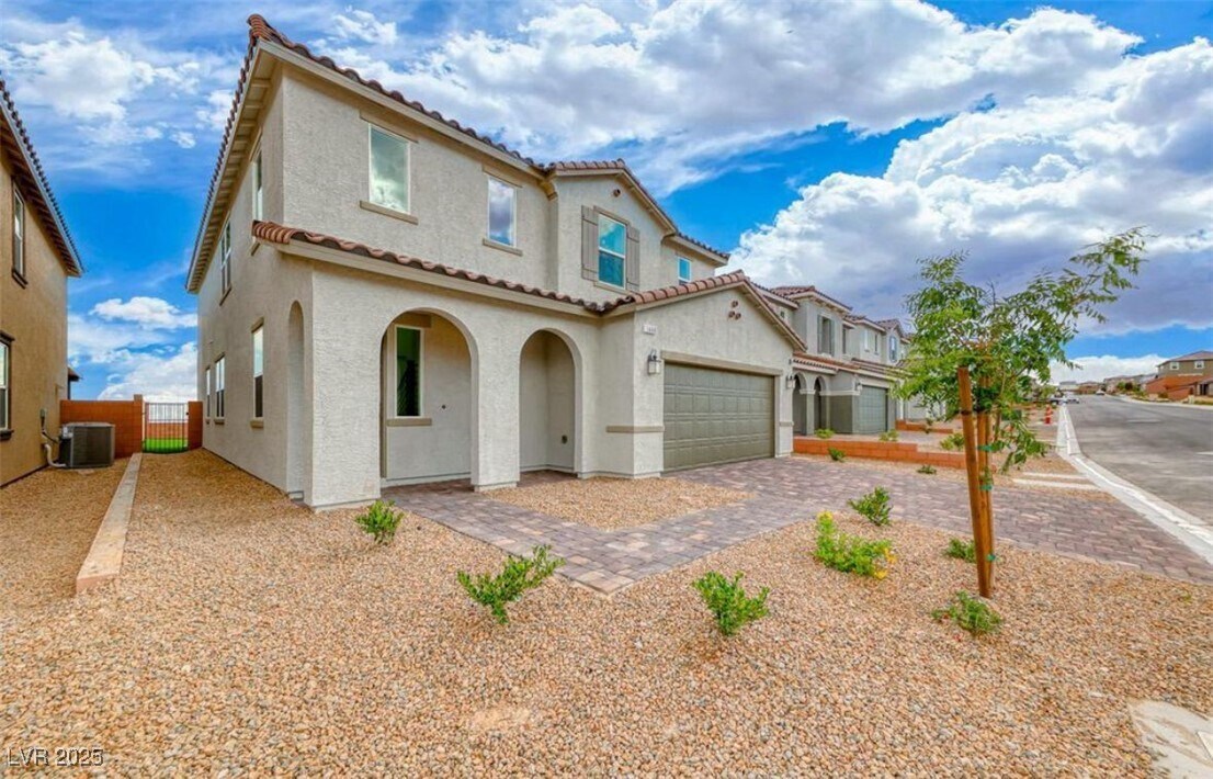 Foto principal - 5668 Hill Spire St