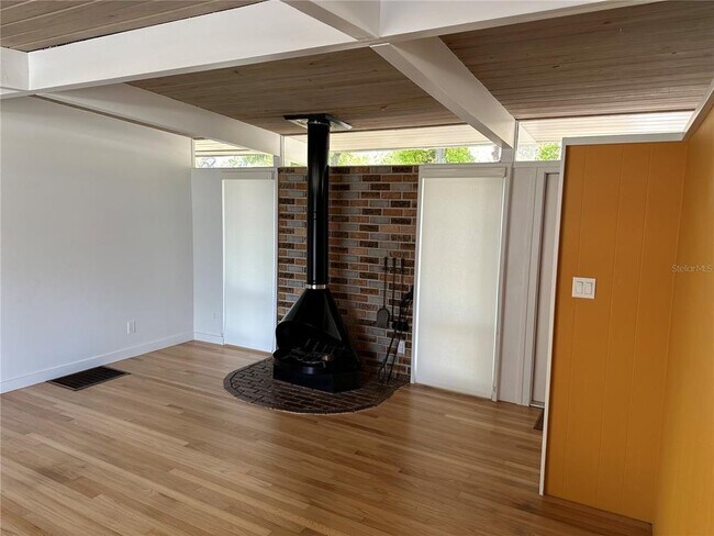 Foto del edificio - 2636 Granada Cir E