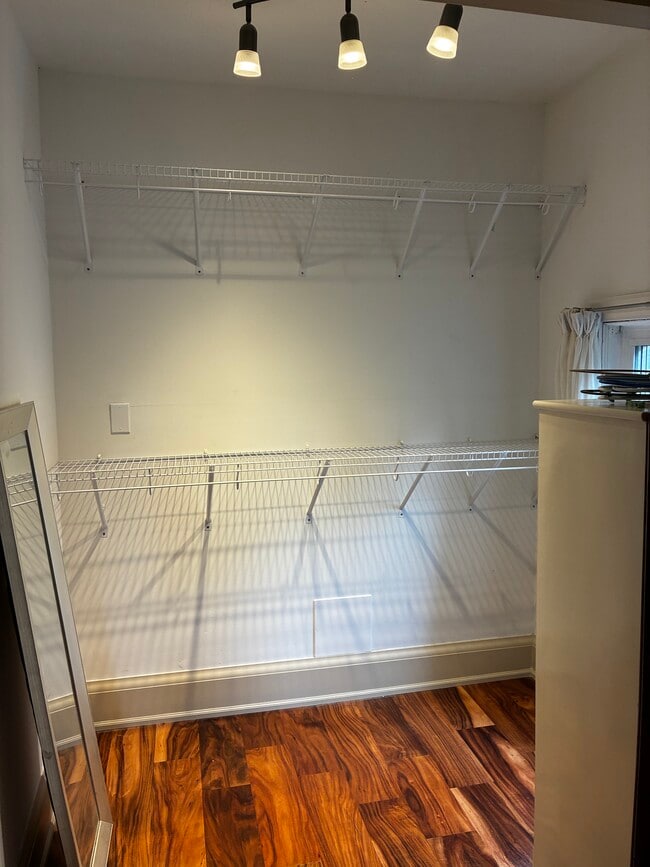 Building Photo - 2 bedroom apartment; luxury - Bloor West Village, Toronto