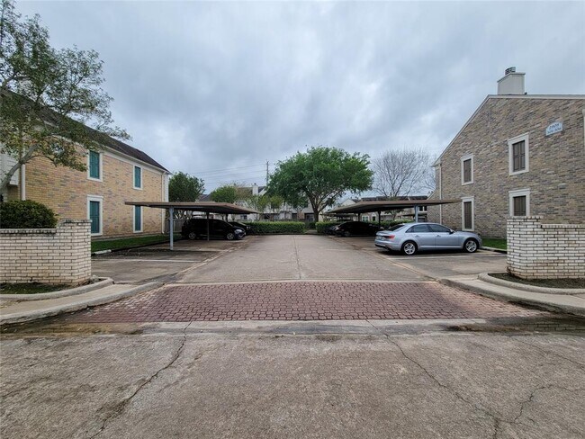 Foto del edificio - 2808 Grants Lake Blvd