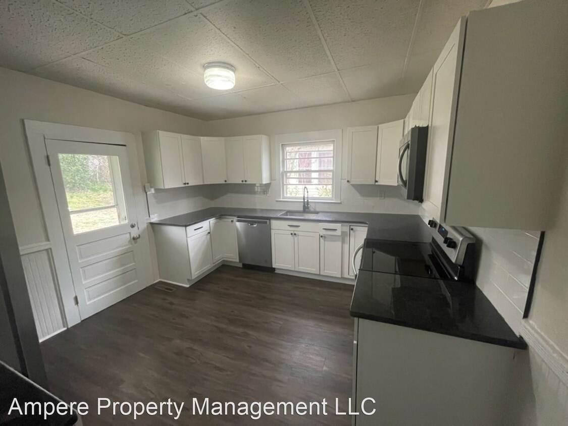Primary Photo - 4 br, 1 bath House - 726 S Broad St