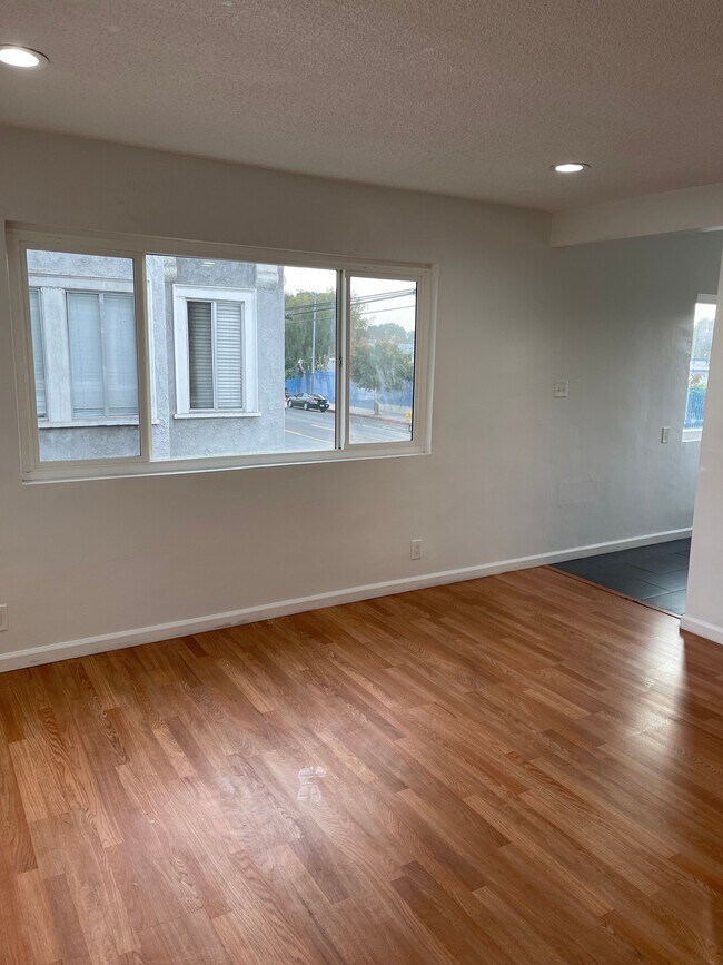 Building Photo - 10910 Avalon Blvd