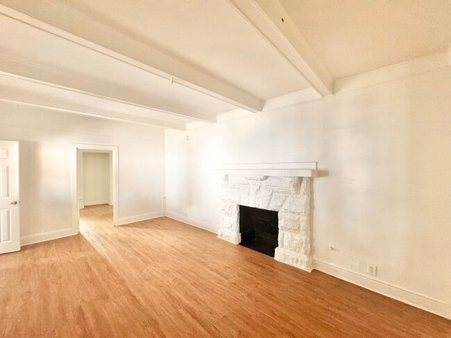 Building Photo - 617 S Soto St