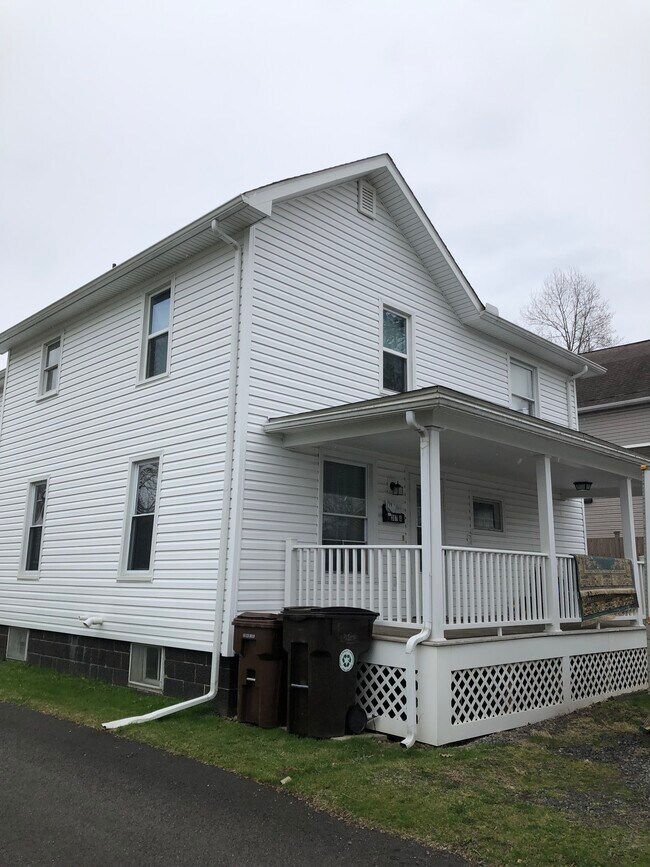 Foto del edificio - 307 Gilmore Ave
