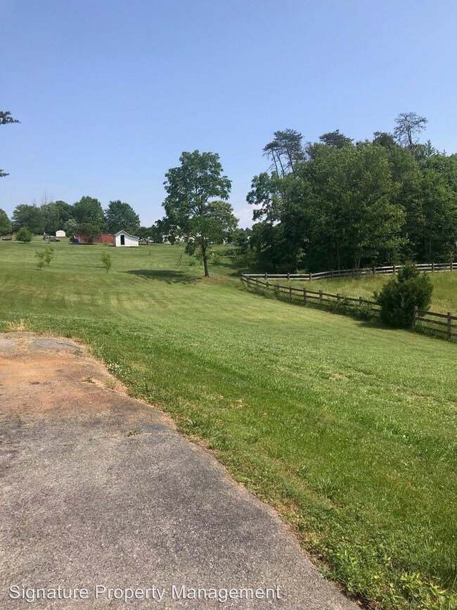 Foto del edificio - 2 br, 1 bath House - 13190 Stewartsville Rd
