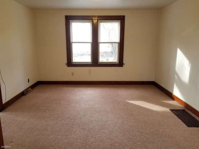 Foto del edificio - 3 br, 1 bath Duplex - 223 Whipple Street