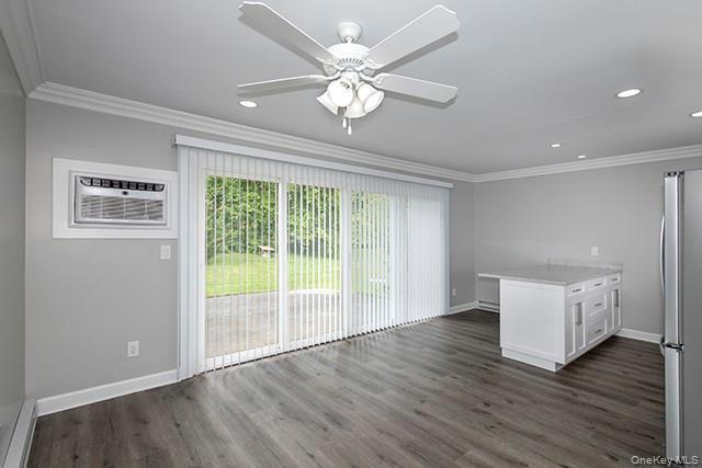 Building Photo - 164 W Montauk Hwy