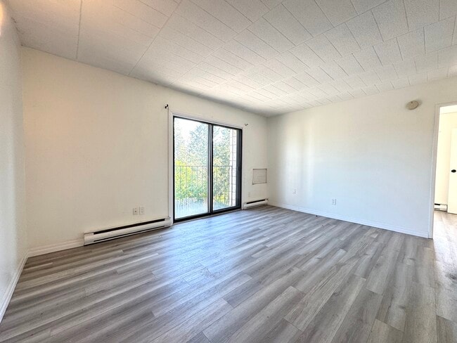 Building Photo - Freshly Renovated 1 bedroom 1 bath apartment in the heart of Point Edward