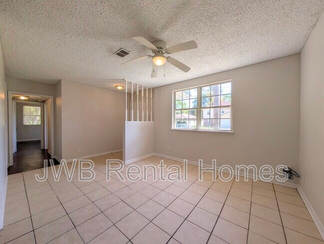 Foto del edificio - 8223 Hewitt St