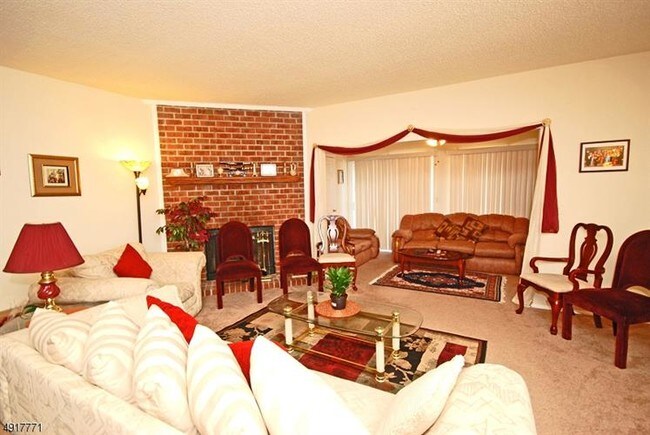 Foto del edificio - 1307 Doolittle Dr