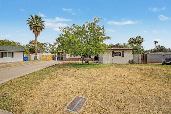 Building Photo - 1611 W Gardenia Dr