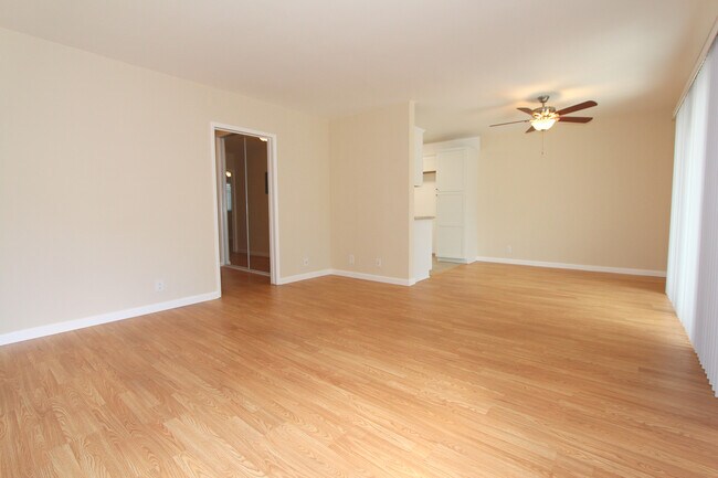 Foto del edificio - Encino Woodley Apartments