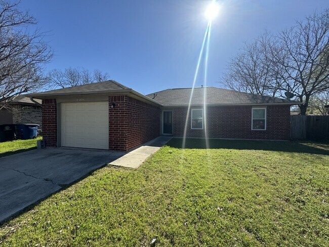 Building Photo - Charming 3-Bedroom 2- Bath home in New Bra...