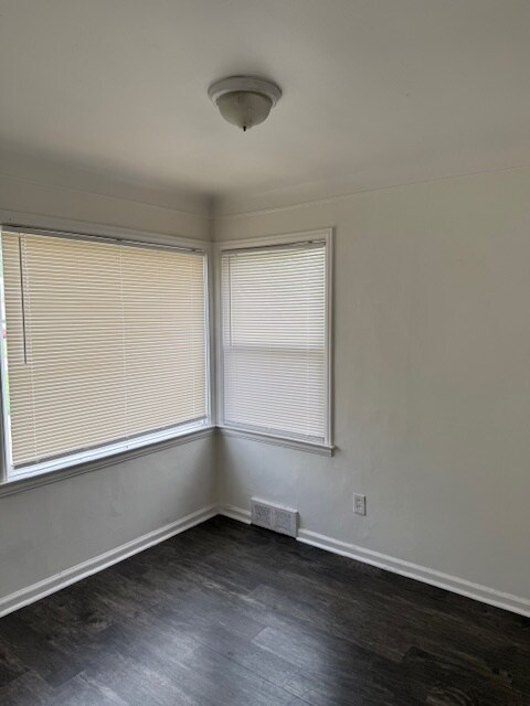 Foto del edificio - 18412 Glastonbury Rd