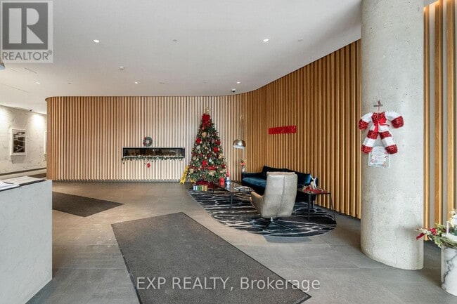 Building Photo - 120 Varna Dr