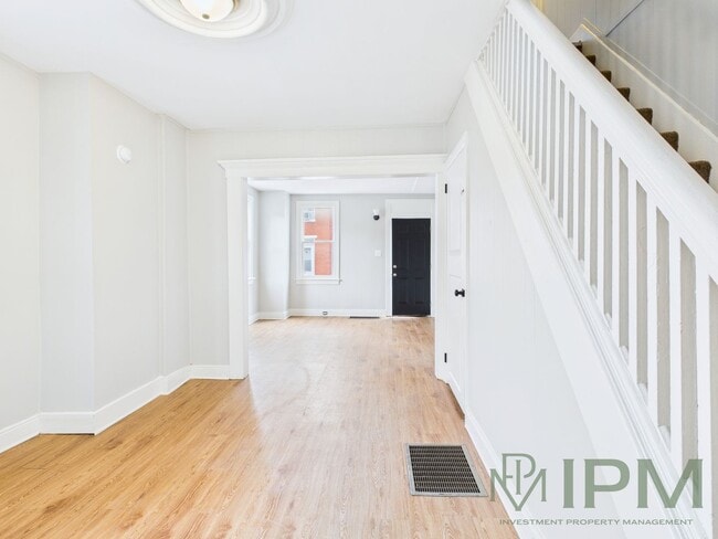 Building Photo - Available Now! Beautiful 4 Bedroom, 1 Bath...