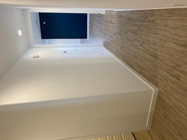 Foto del edificio - 130 E Elmwood Pl