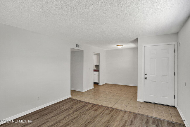Building Photo - 476 Bentwood Ln