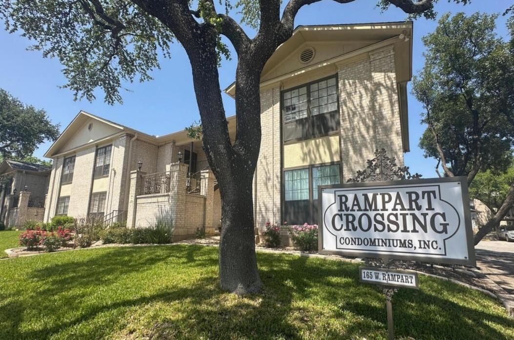 Foto principal - 165 W Rampart Dr