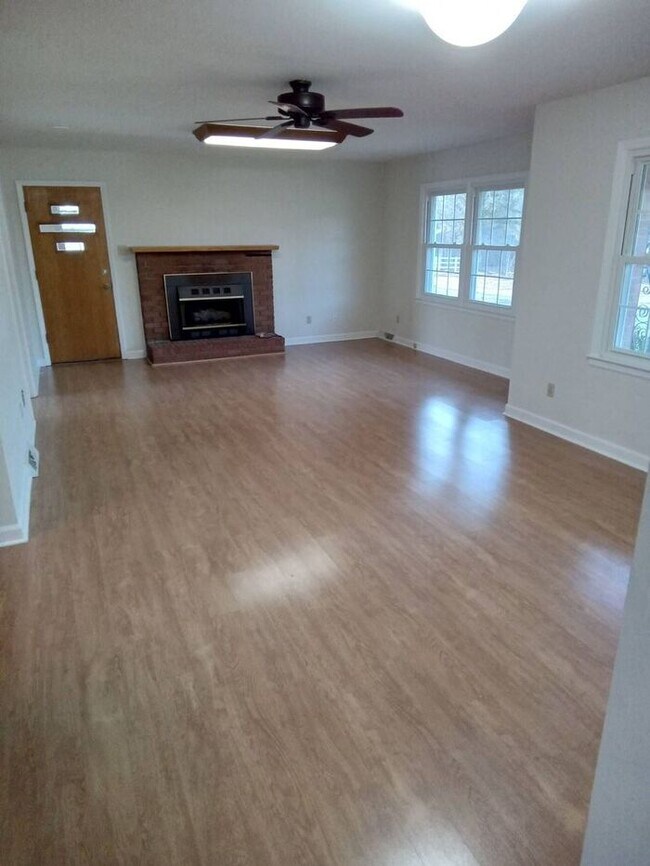 Foto del edificio - All Brick Ranch Home In Indian Trail!