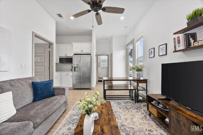 Building Photo - 1 bedroom in Gossamer Grove!