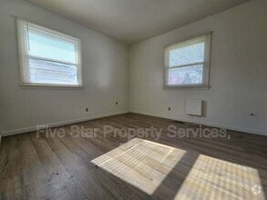 Building Photo - 404 E Madison St