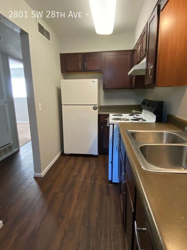 Primary Photo - 2801 SW 28th Ave