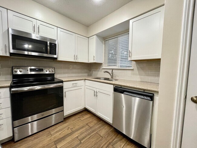 Building Photo - 3740 Thistlemont Dr