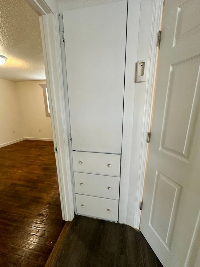 Foto del edificio - Charming 2 bedroom 1 bath home next to the bike trail Less than 3 miles from Sky Lakes and Oregon...