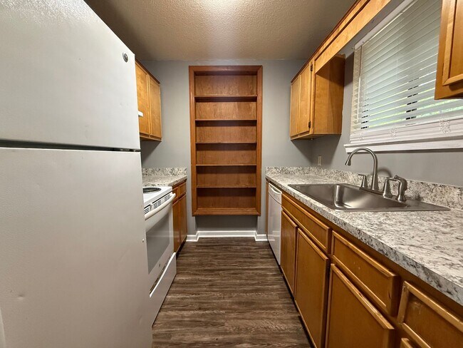 Foto del edificio - Newly remodeled unit in Brewster Estates!