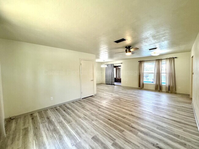 Building Photo - 1074 Gerona Ave